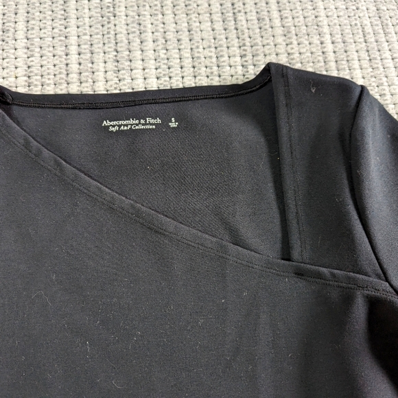 Abercrombie black long sleeve crop top - Picture 2 of 3